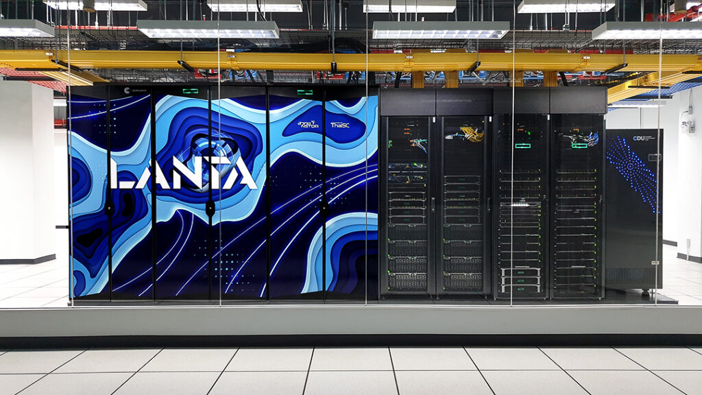 เครื่องซูเปอร์คอมพิวเตอร์ LANTA ให้บริการโดยศูนย์ทรัพยากรคอมพิวเตอร์เพื่อการคำนวณขั้นสูง (ThaiSC) เนคเทค สวทช. ซึ่งใช้ในการเทรนโมเดล ThaiLLM