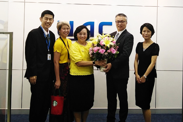 ผู้บริหารและเจ้าหน้าที่่อวท.�� ร่วมแสดงความยินดี��และต้อนรับบริษัท�� ยู�� เอ�� ซี�� เจ�� ประเทศไทย�� จำกัด