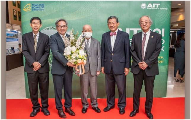 ผู้บริหาร สวทช.และอุทยานวิทยาศาสตร์ประเทศไทยร่วมแสดงความยินดีกับ AIT ในการเปิด AIT Science and Technology Park อย่างเป็นทางการ