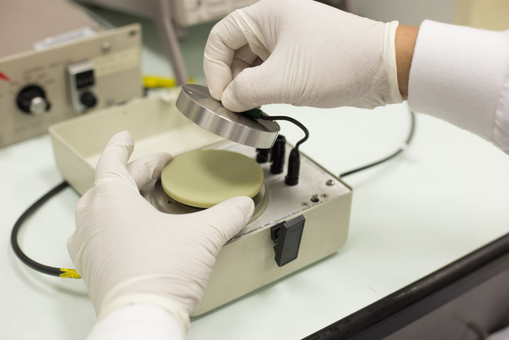 การทดสอบสมบัติทางไฟฟ้า