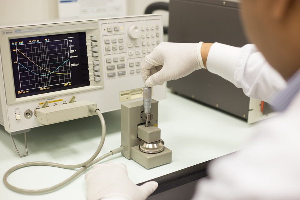 การทดสอบสมบัติทางไฟฟ้า